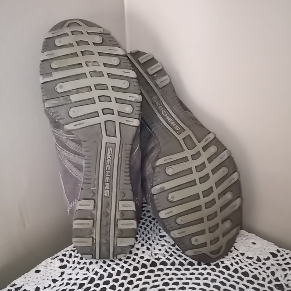 Gray Skechers Athletic Walking Shoes Sneakers Sz 8 Slip On - Picture 5 of 6